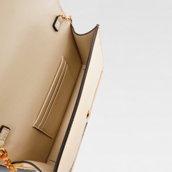 Versace Medusa Gold Metalic Clutch - Imagen 5