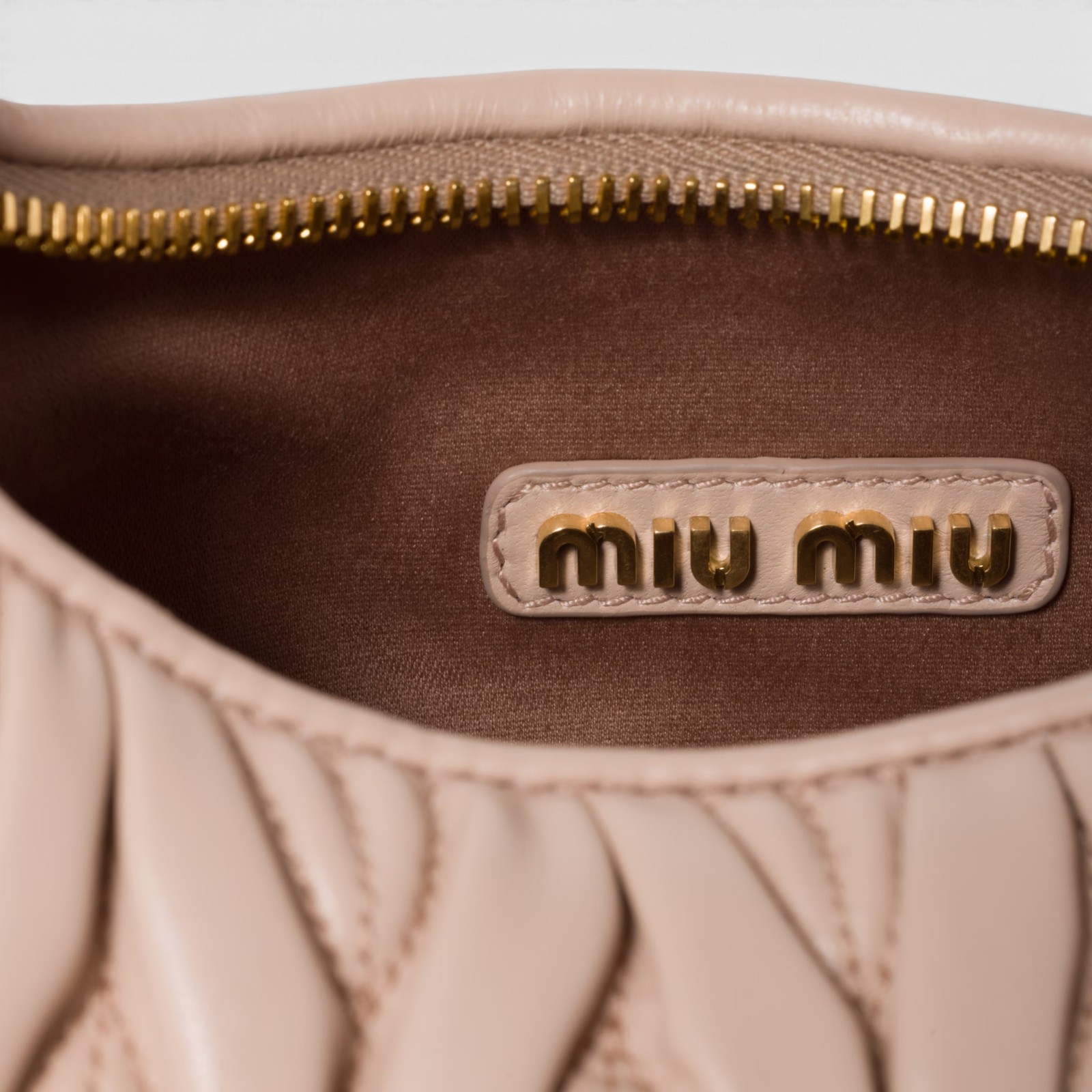 Miu Miu Wander Matelassé Hobo Bag - Imagen 5