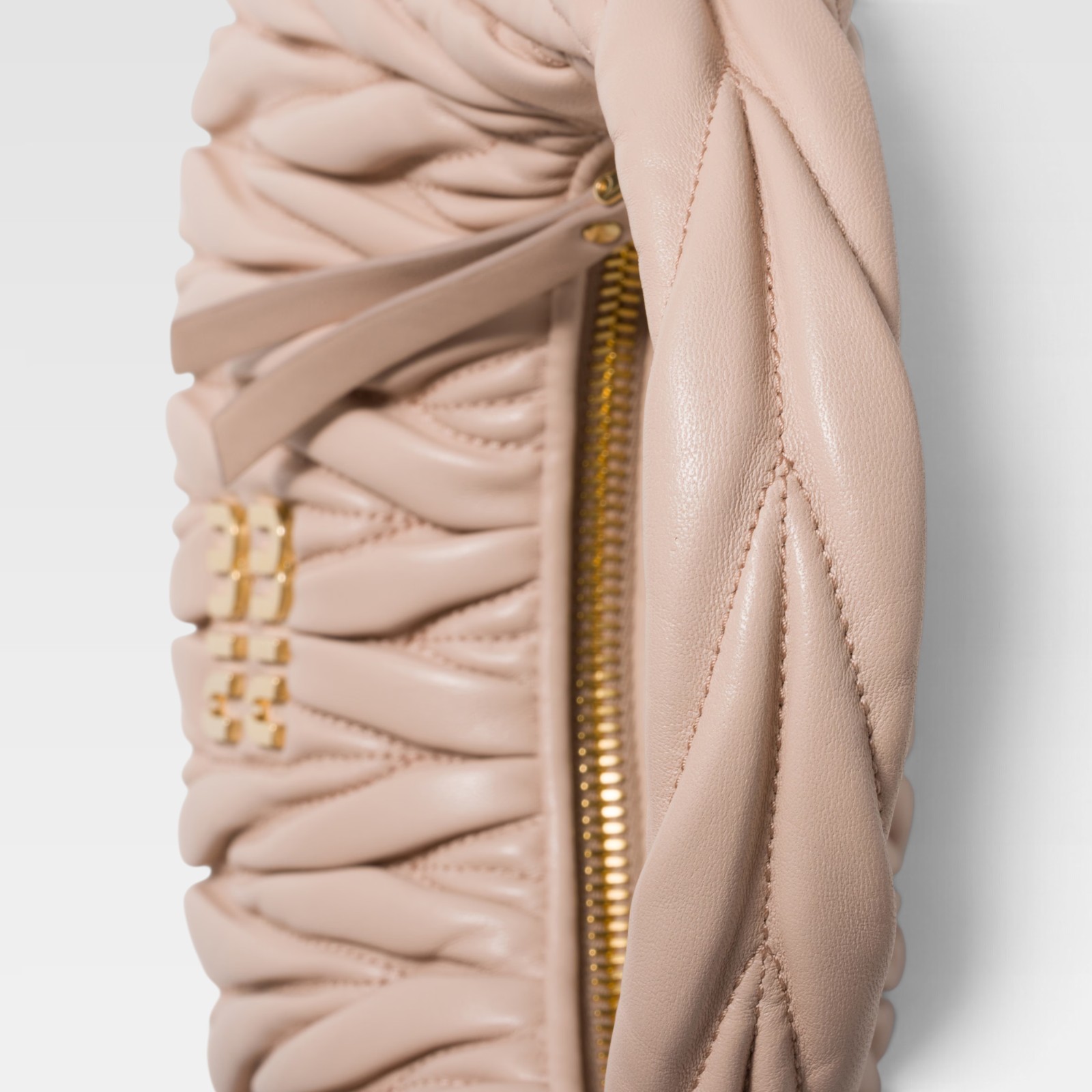 Miu Miu Wander Matelassé Hobo Bag - Imagen 4