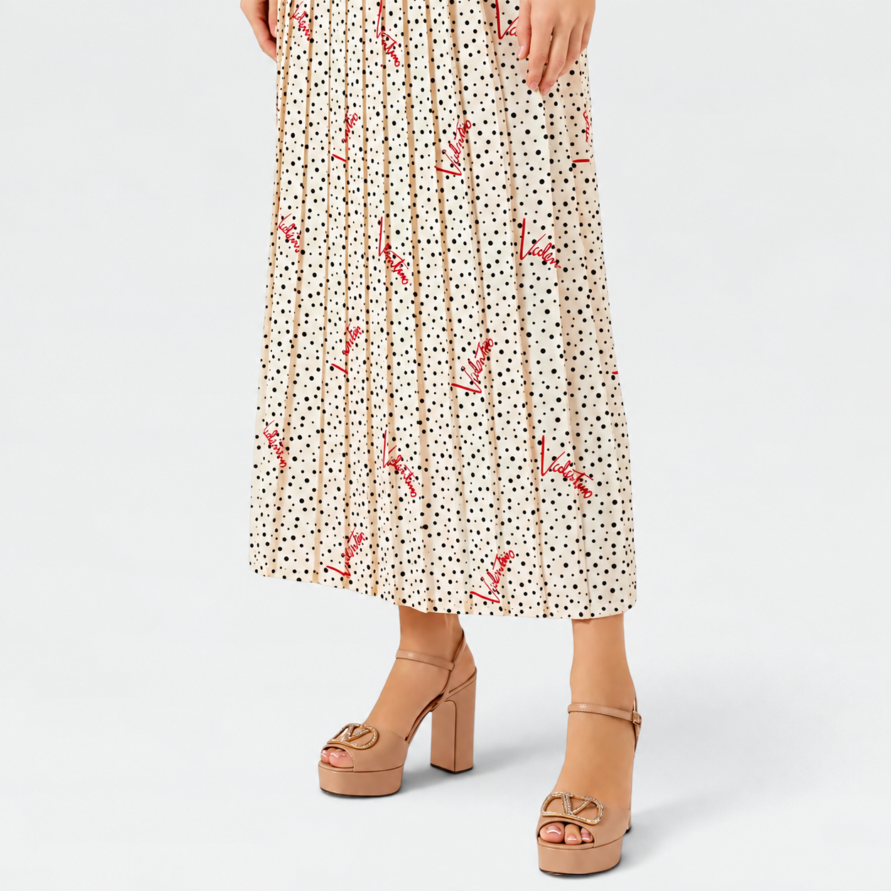 Valentino Garavani Vlogo Sandal - Imagen 4