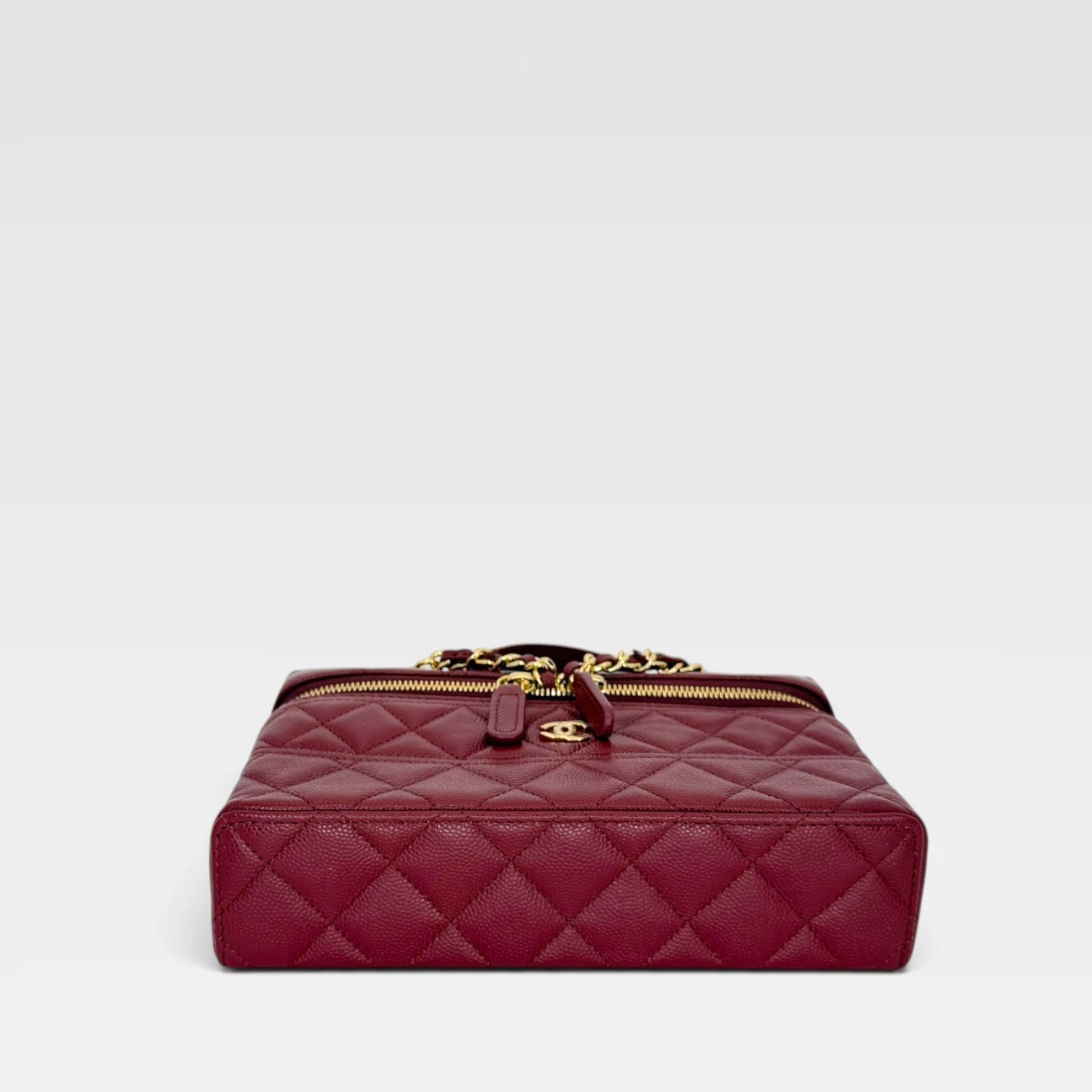 Chanel Vanity with Chain - Image 4